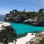 Apartamento con piscina privada en Cala en Brut