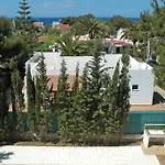 Villa With Pool, 200M From Beach