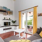 Menorcan Villa, Seaviews, Private Pool & Lush Yard