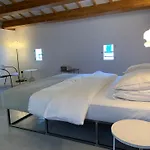 Fragile Hotel