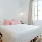 Llonga\'S 11Th Youth Hostel