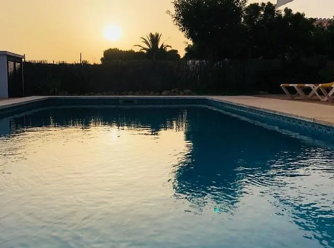 Casa Con Piscina Compartida En Addaia