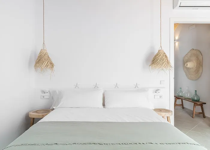 S\'Enclova Petit Hotel