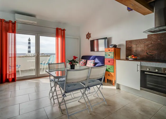 Vista Faro-Apartamento Con Balcon Que Mira Al Mar