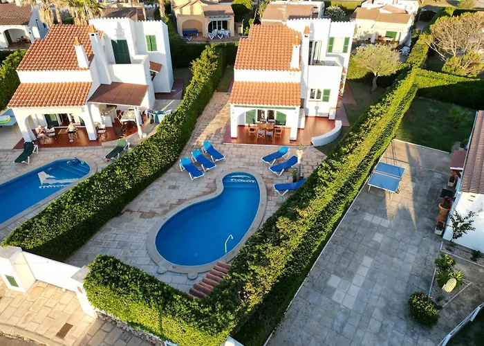Menorcan Villa, Seaviews, Private Pool & Lush Yard