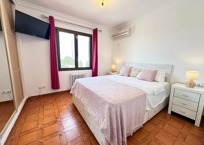 Casa Honiol, Private And Spacious Villa With Sea Views
