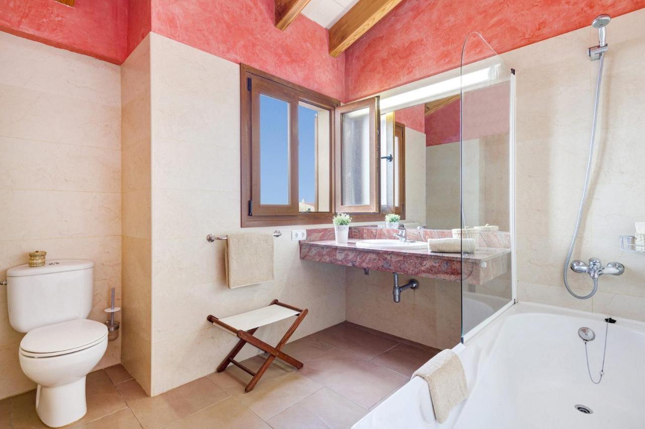 Villa Mares 4 Bedroom Villa, Cala'n Forcat *