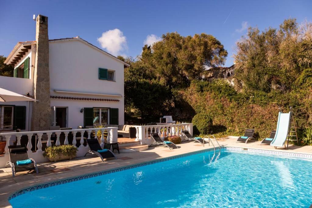 Cecylia Villa *