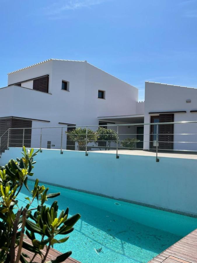 Des Bot Villa *