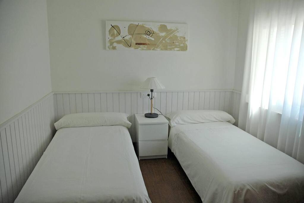 Сasa de vacaciones With Pool, 200m From *