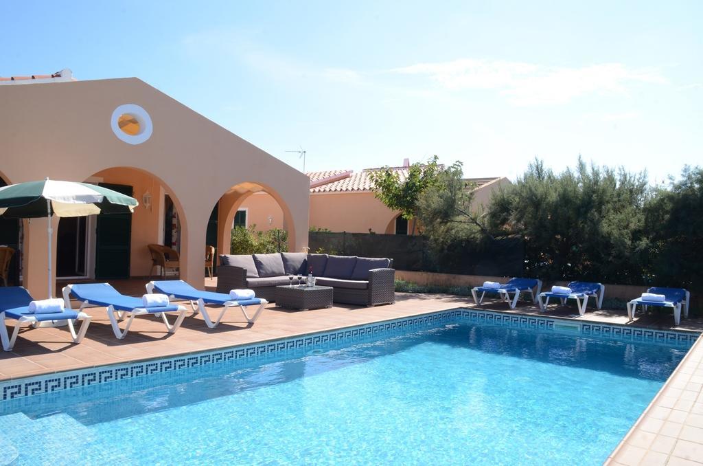 Golondrinas Villa Cala'N Bosch (Menorca)
