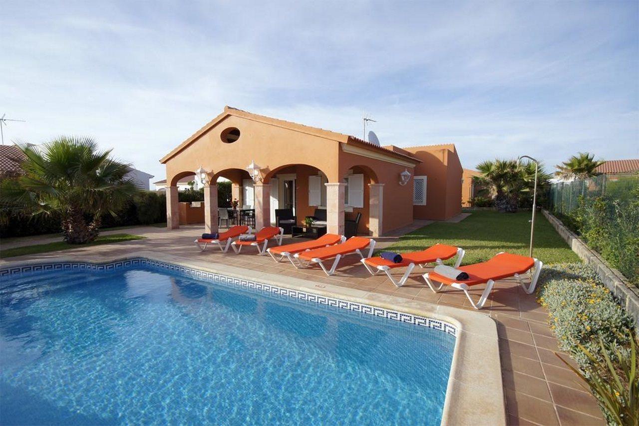 Begonias Apartamento Cala'N Bosch (Menorca)