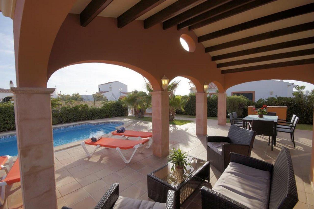 Begonias Apartamento Cala'N Bosch (Menorca)