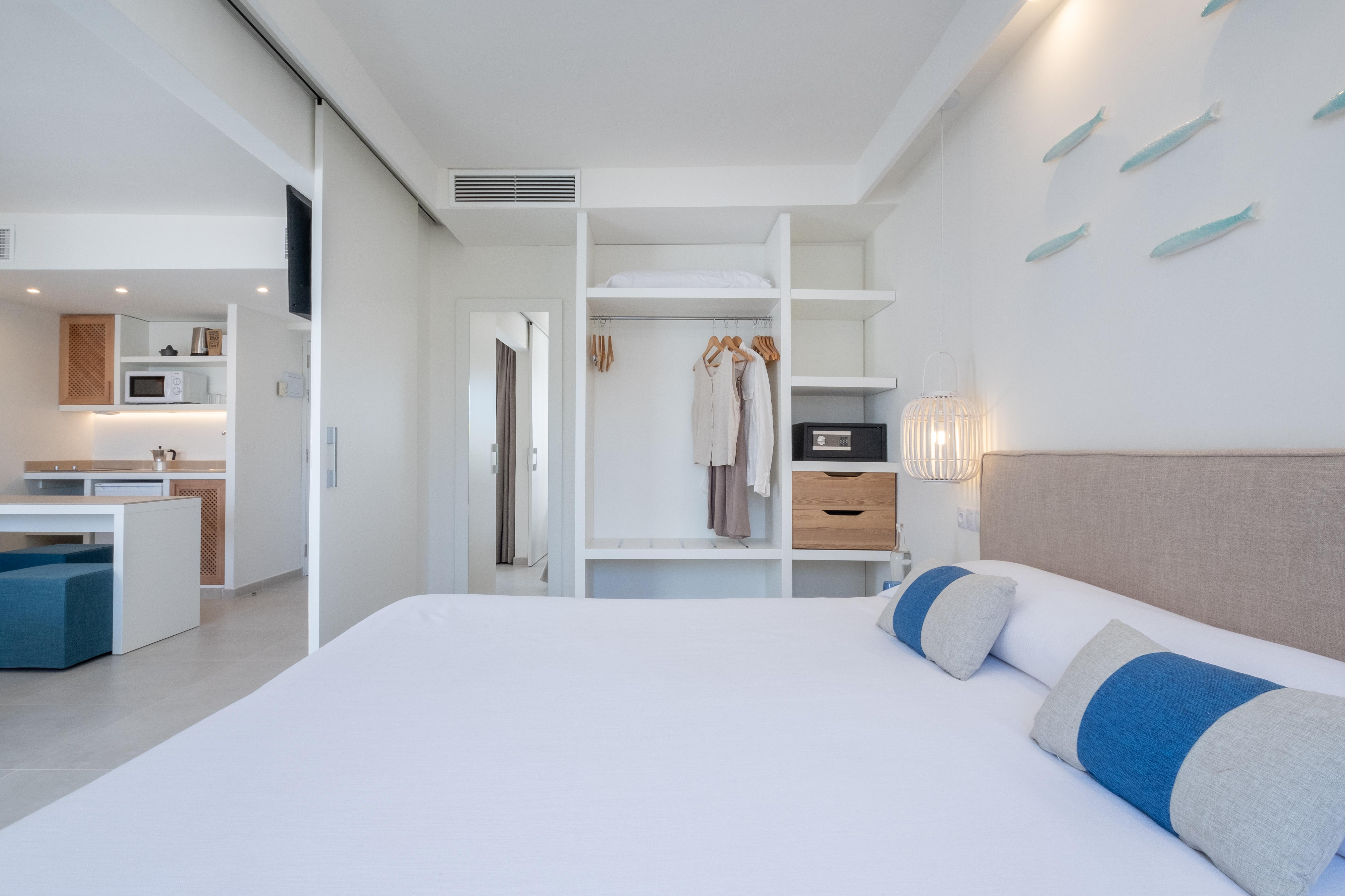 Fergus Style Carema Aparthotel Cala'N Bosch (Menorca)