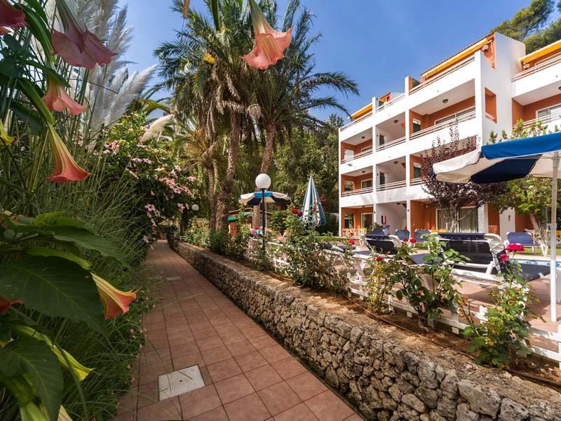 Galdana Gardens * Cala Galdana (Menorca)