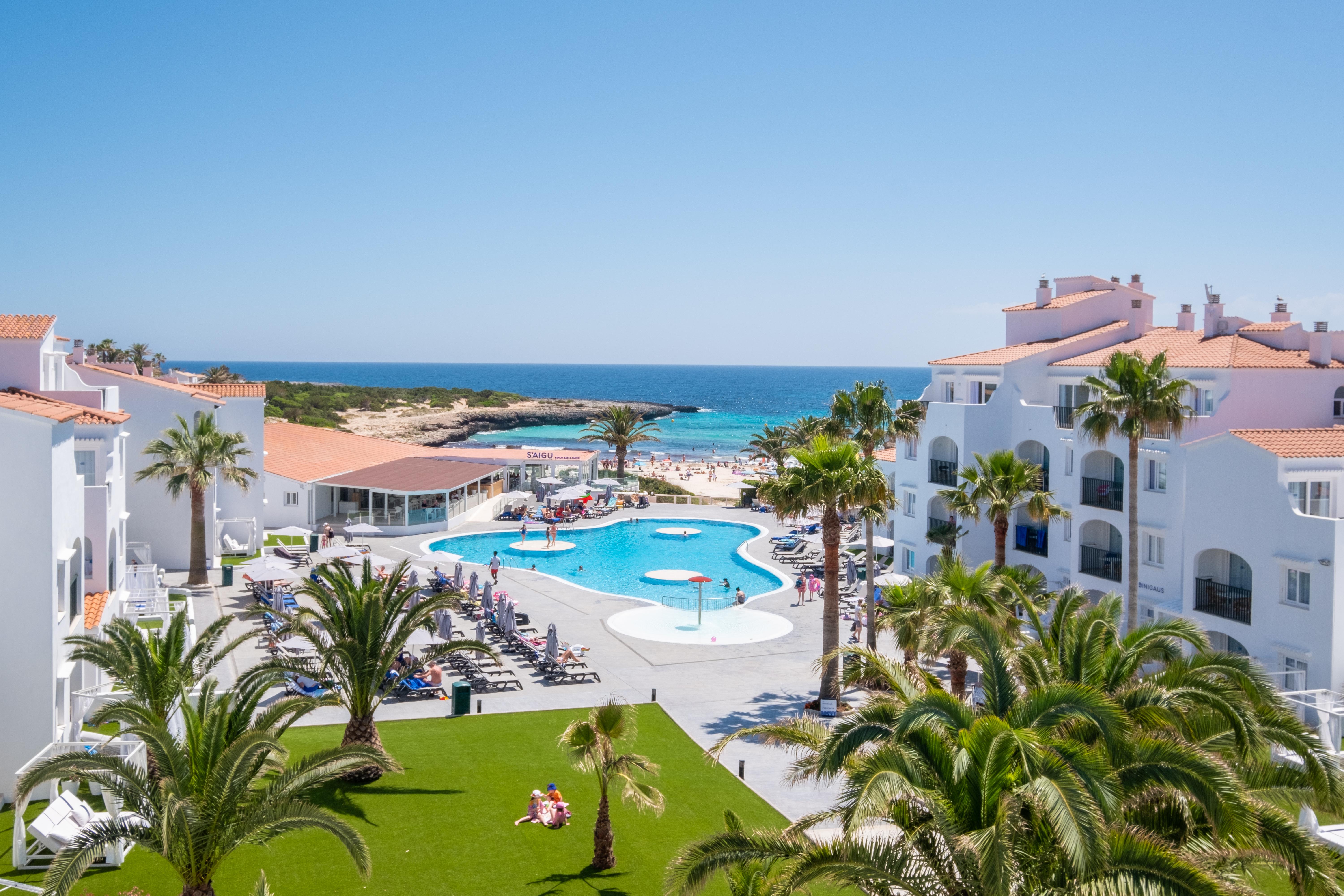 Fergus Style Carema Aparthotel 4*