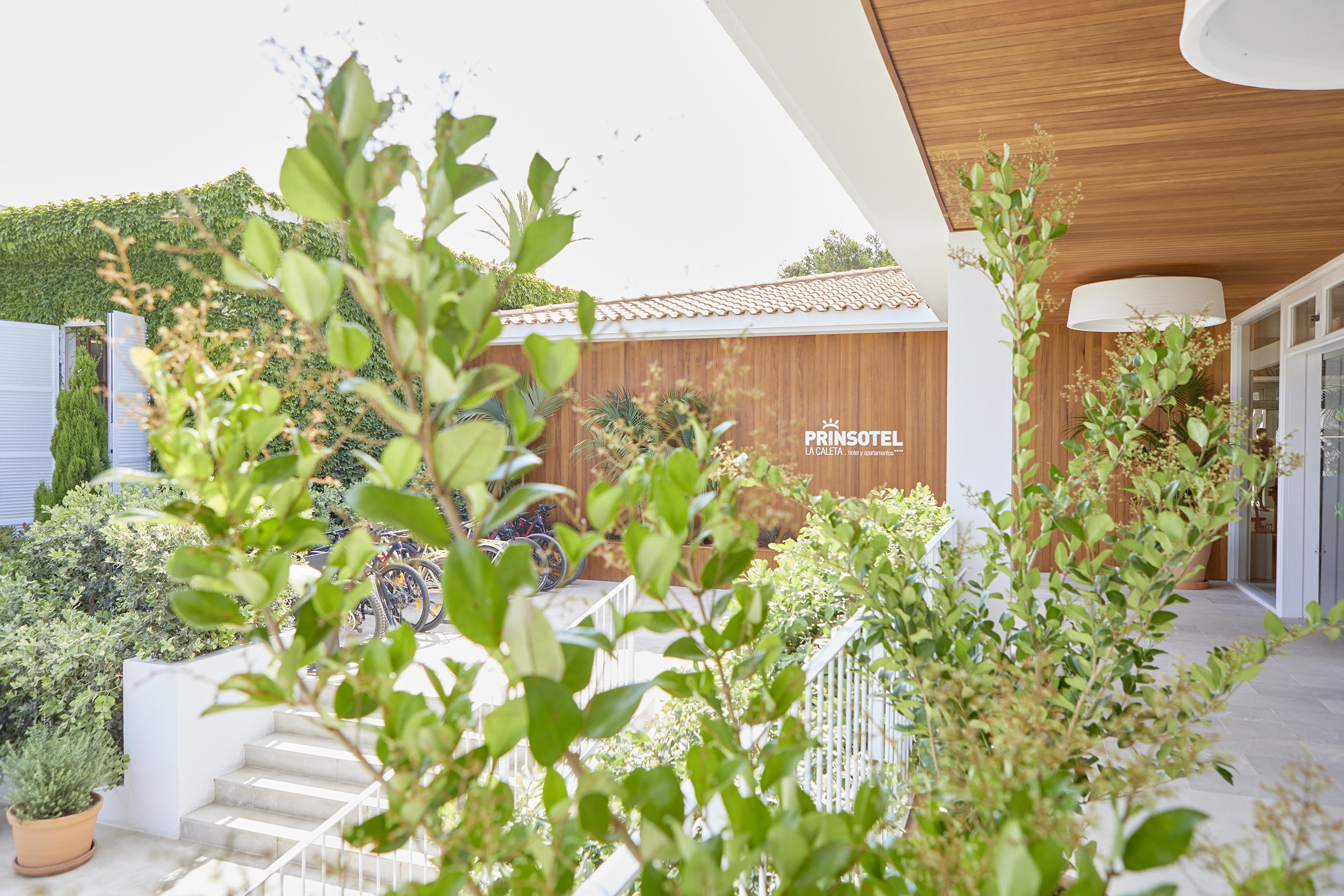 Aparthotel Prinsotel La Caleta 4*