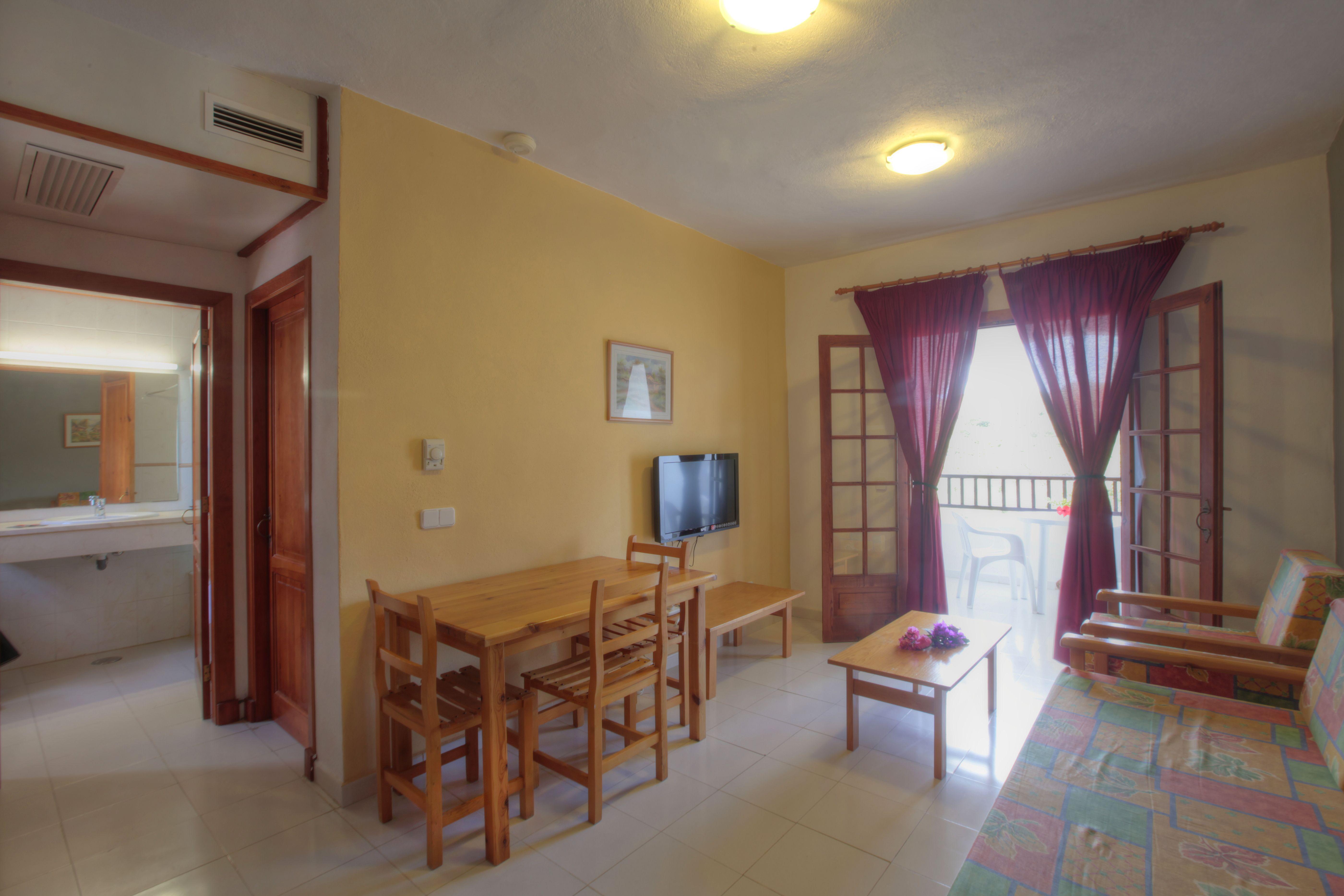 Aparthotel Fergus Club Carema Splash 4*