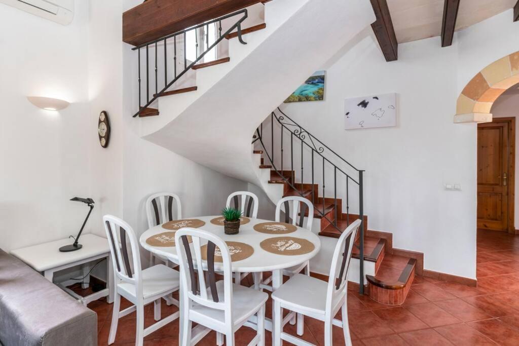 Menorcan Villa, Seaviews, Private Pool & Lush Yard *