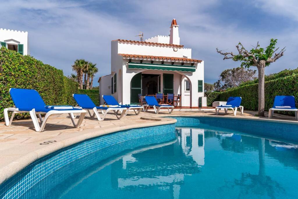 Menorcan Villa, Seaviews, Private Pool & Lush Yard Villa