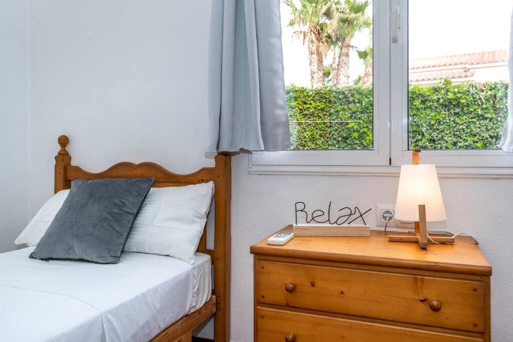 Menorcan Villa, Seaviews, Private Pool & Lush Yard Villa *