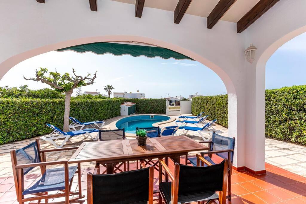Menorcan Villa, Seaviews, Private Pool & Lush Yard *