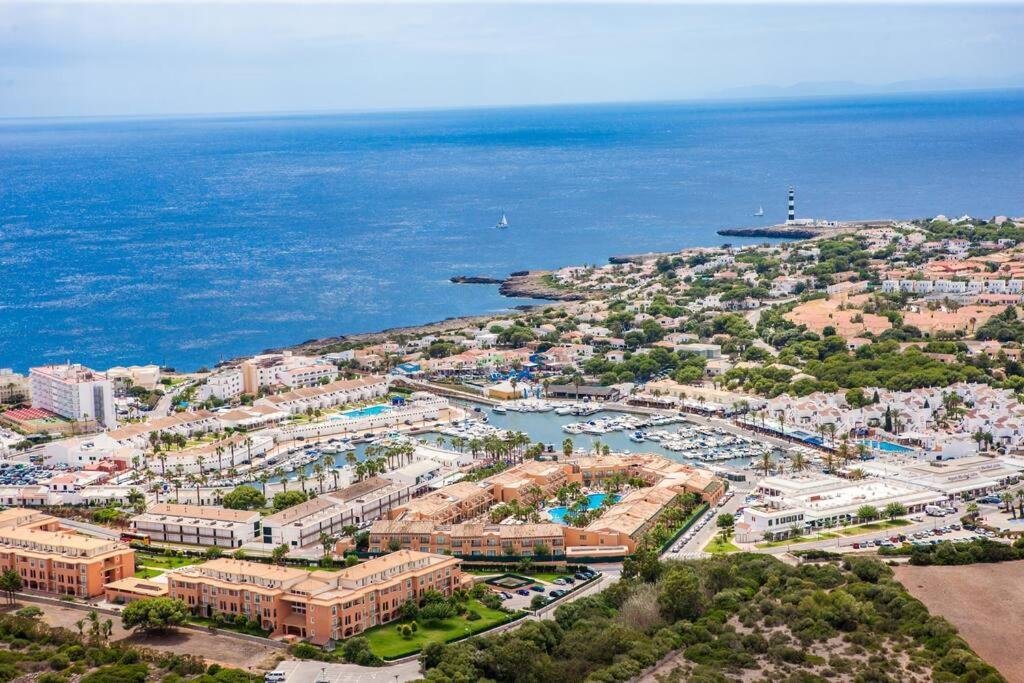 Villa Menorcan Villa, Seaviews, Private Pool & Lush Yard *