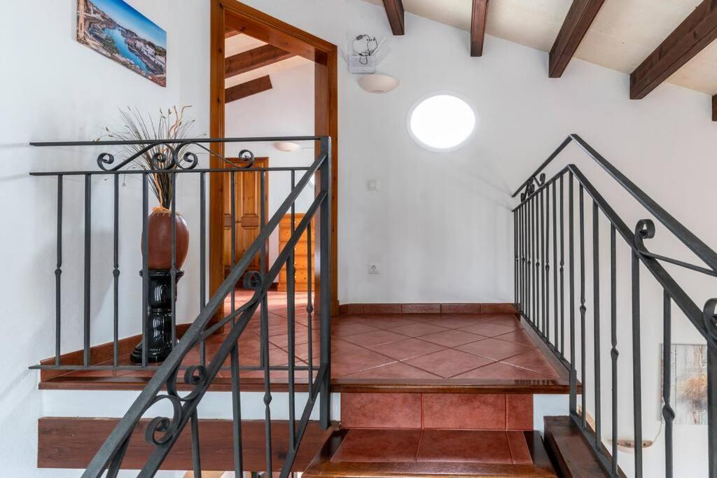 Menorcan Villa, Seaviews, Private Pool & Lush Yard Villa