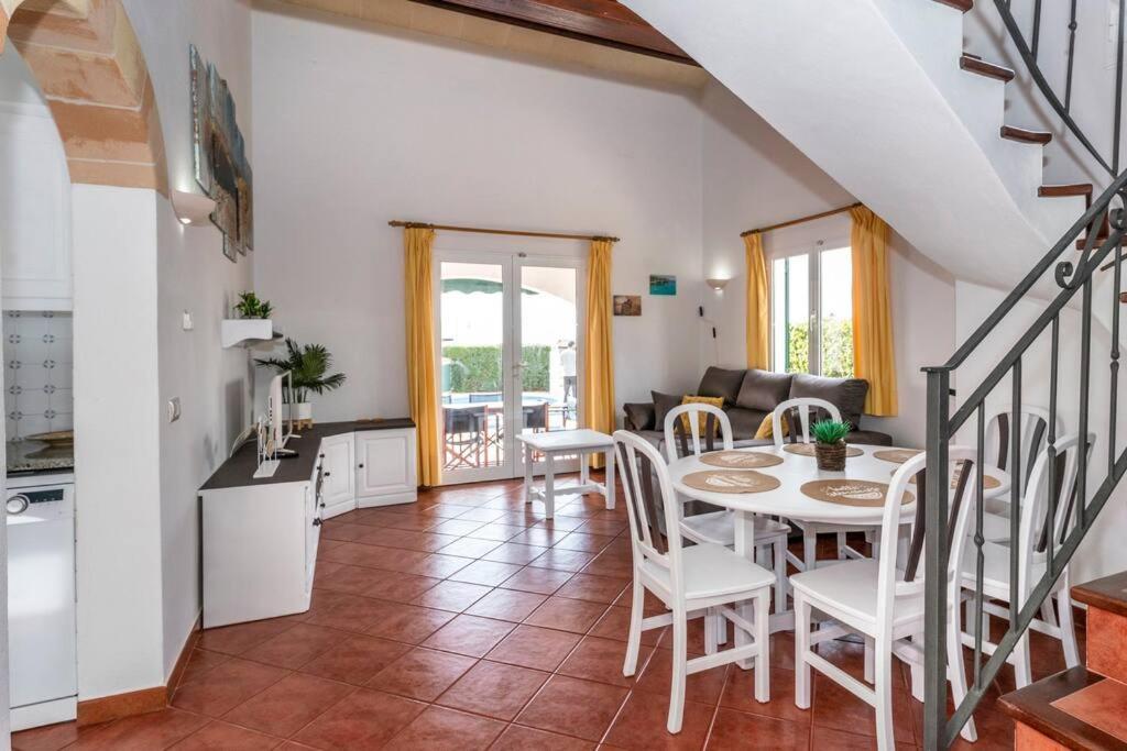 Menorcan Villa, Seaviews, Private Pool & Lush Yard * Cala'N Bosch (Menorca)