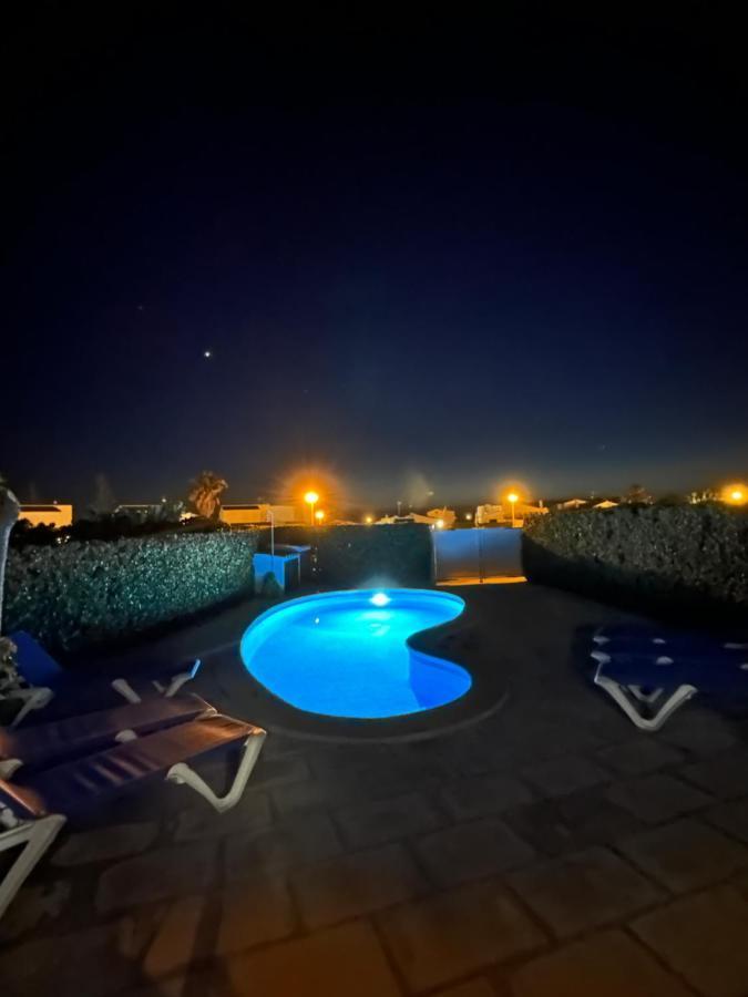 Villa Menorcan Villa, Seaviews, Private Pool & Lush Yard *