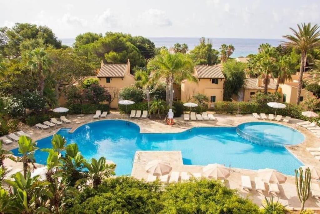 Magnifico Duplex Con Piscina En Son Xoriguer A 80m De La Playa. Holiday home Ciutadella (Menorca)