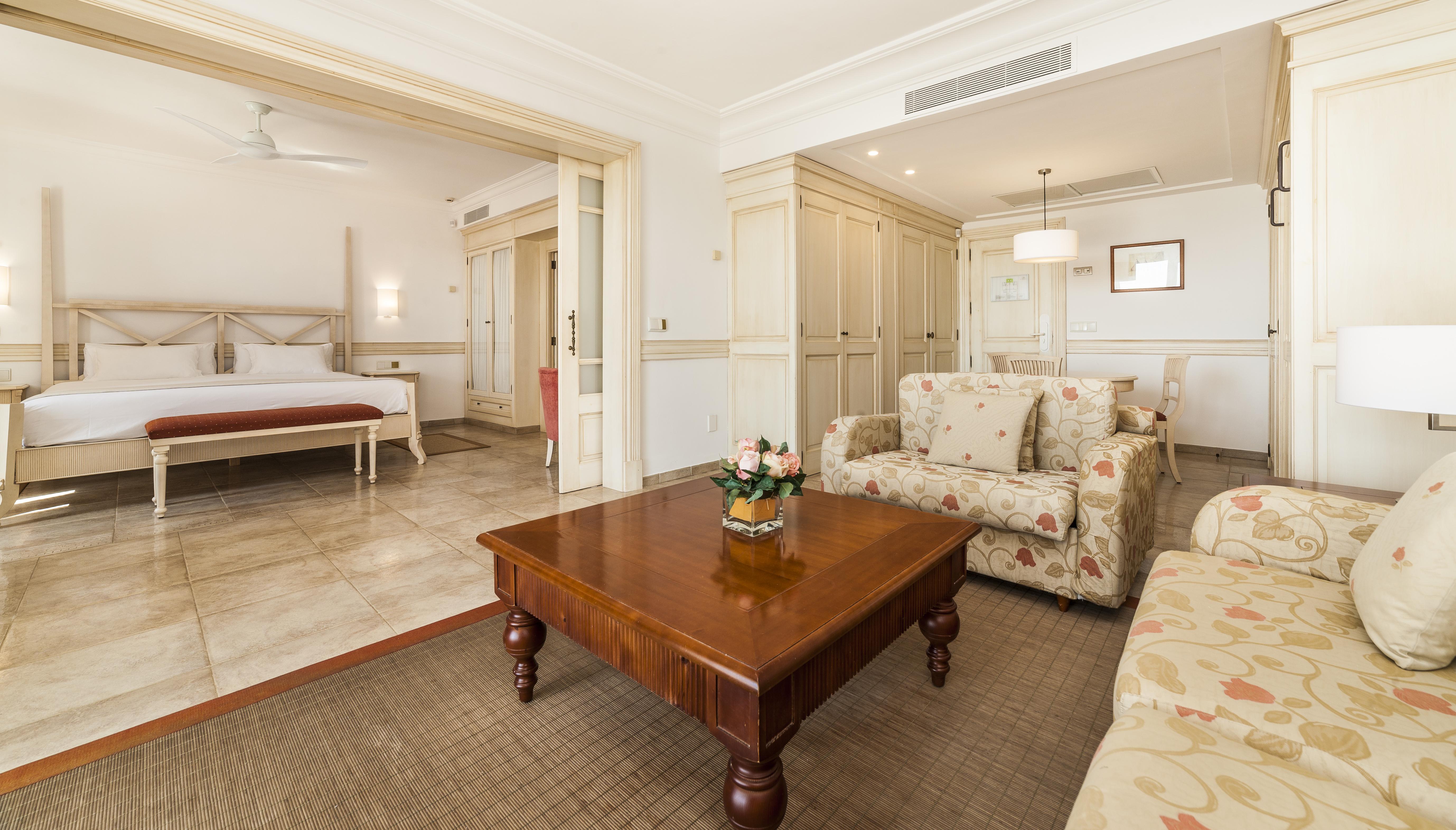 Insotel Punta Prima Prestige Suites&spa Apartahotel 5*