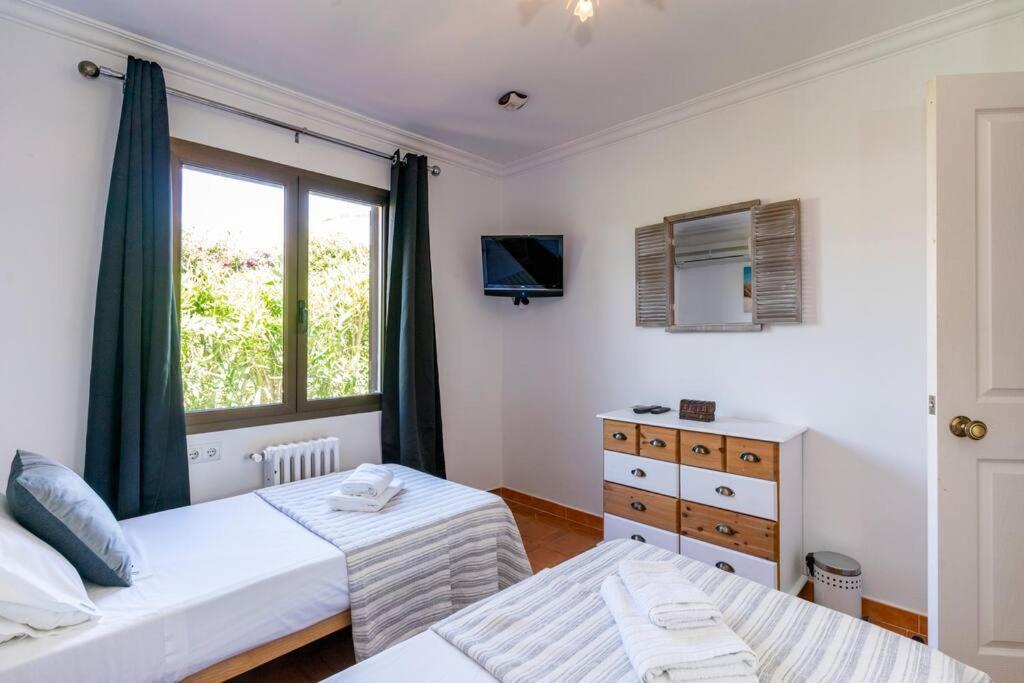 Casa Honiol, Private And Spacious With Sea Views Cala En Porter (Menorca)