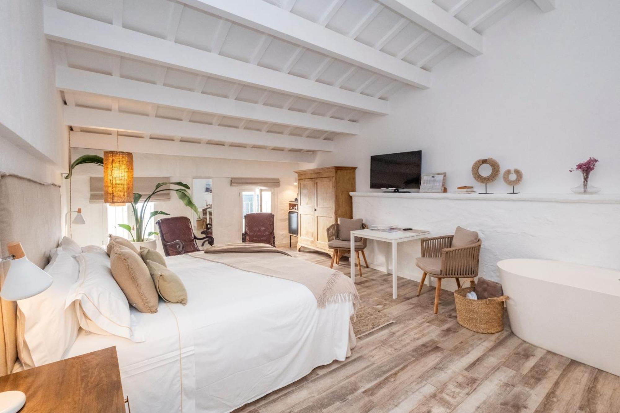 Hotel Encant De Boutique 4*