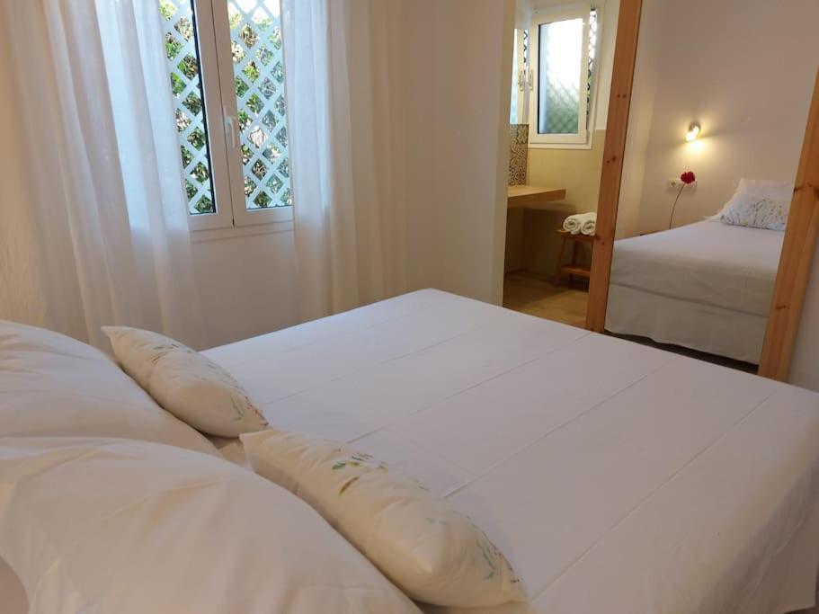 Juanes. Encanto, Privacidad Y Relax. Villa Cala'N Bosch (Menorca)