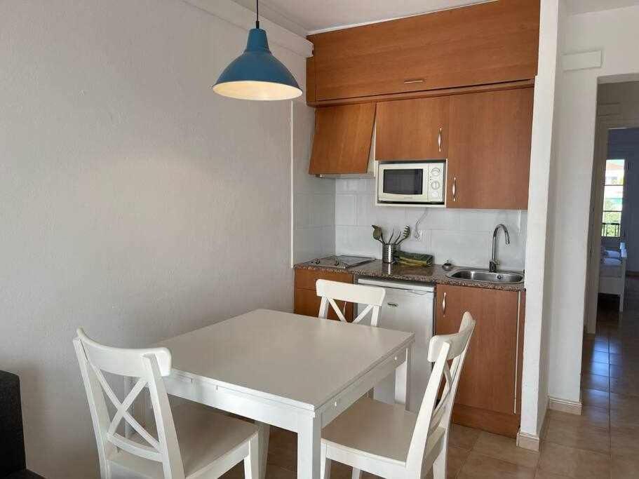Pregonda Con Piscina Y Junto A Playa Apartamento