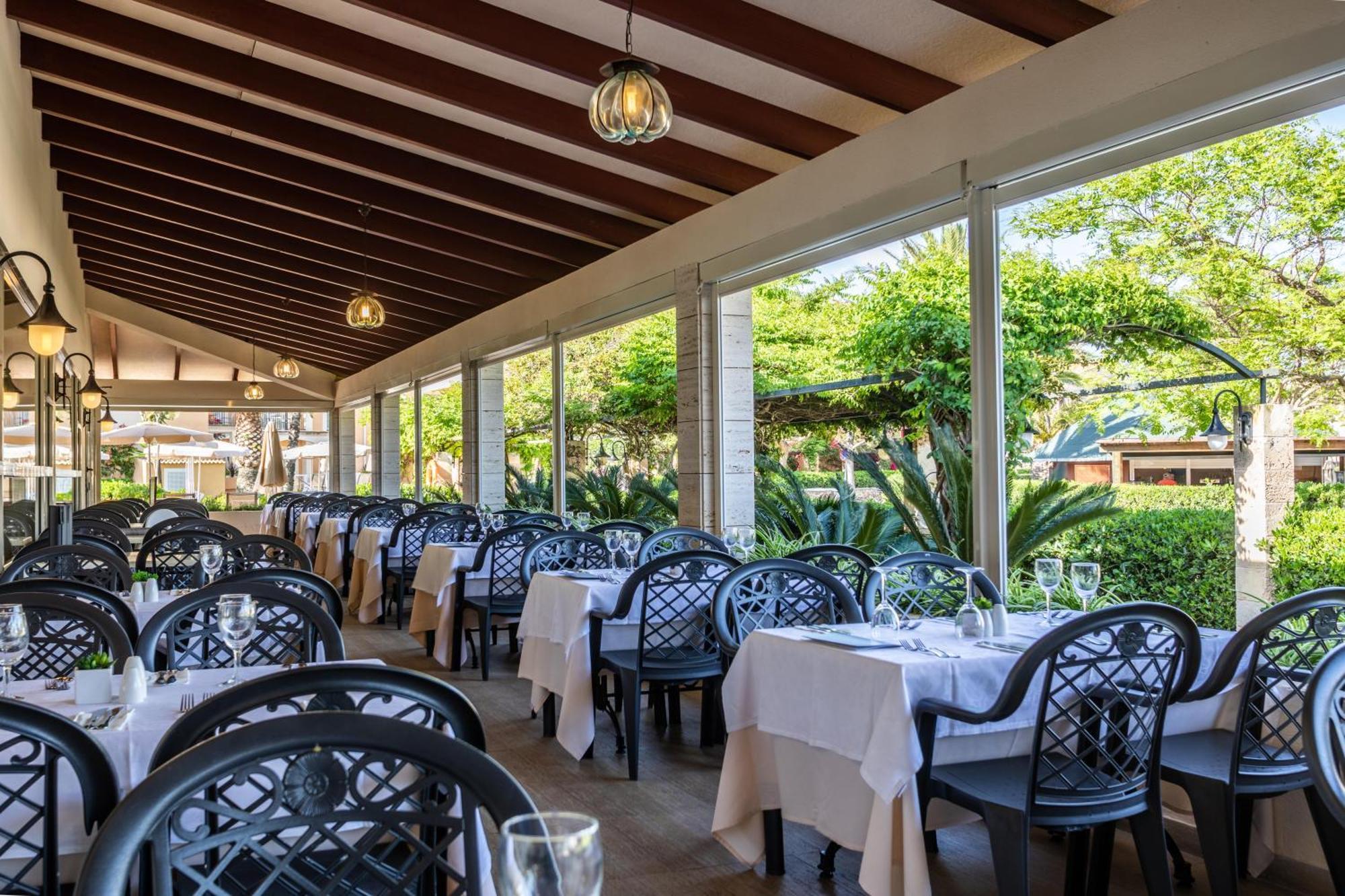 Apartahotel Zafiro Menorca Cala'N Bosch (Menorca)