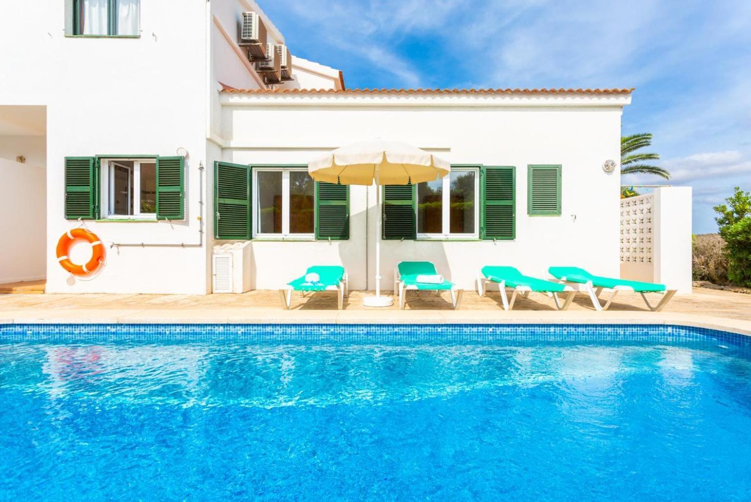 Bini Estrella Villa