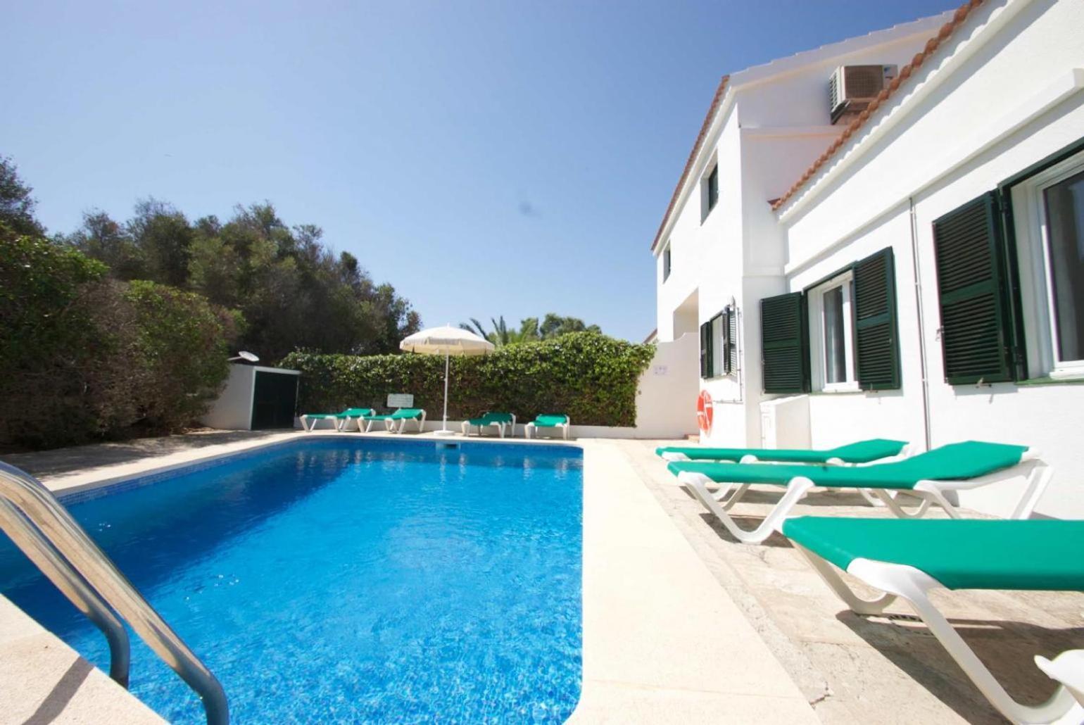 Bini Estrella Villa *