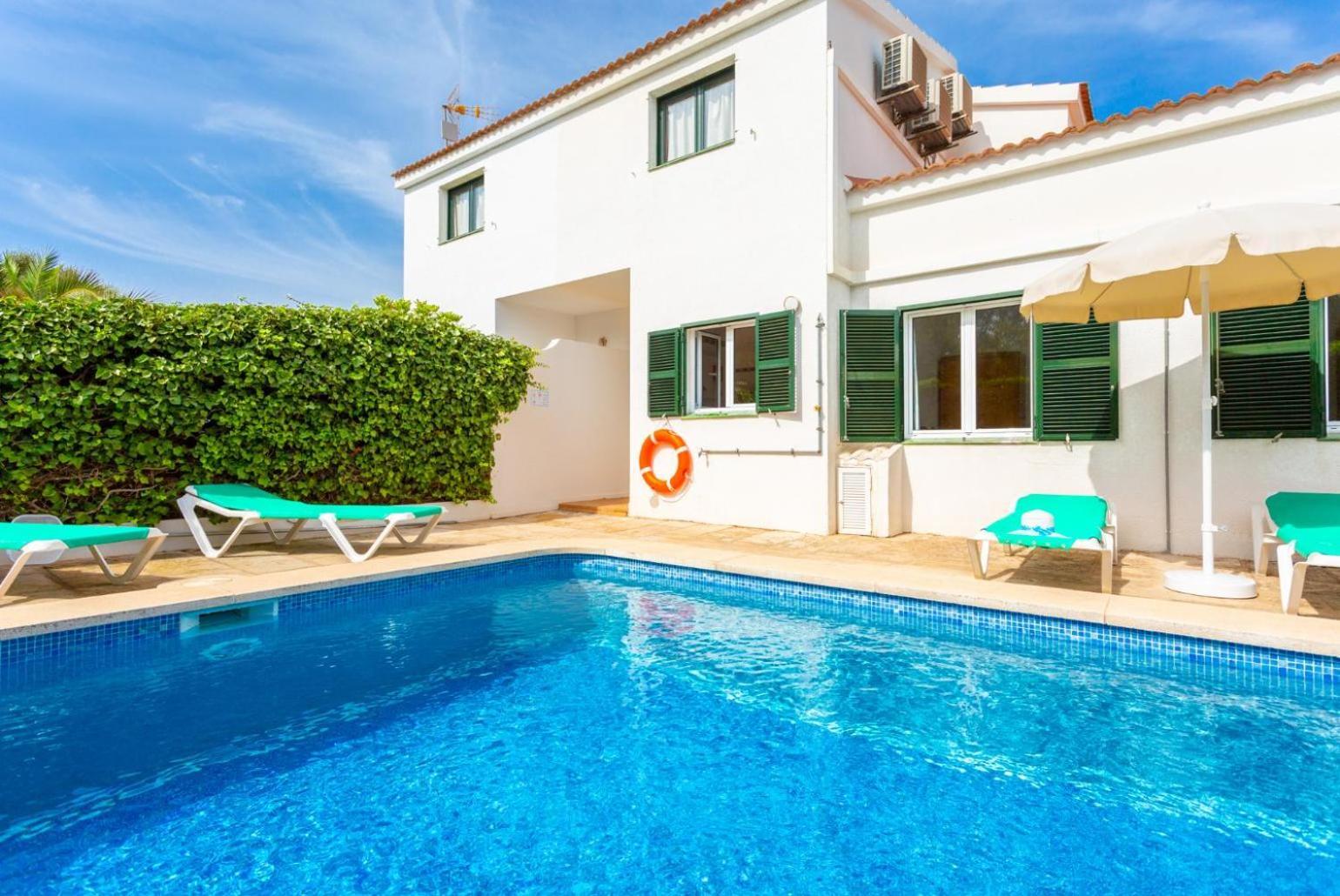 Bini Estrella Villa *
