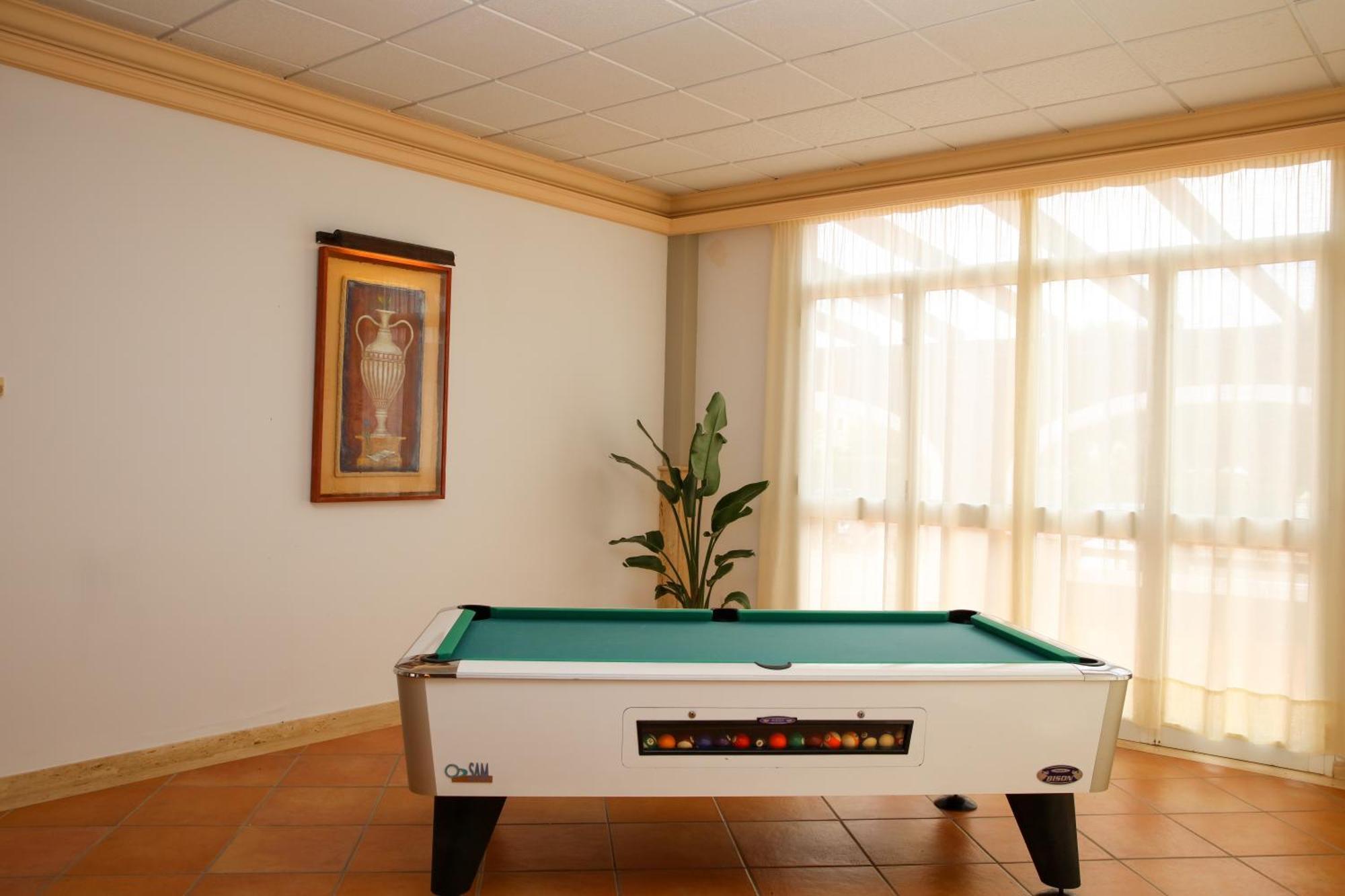 Nuramar Aparthotel 4*