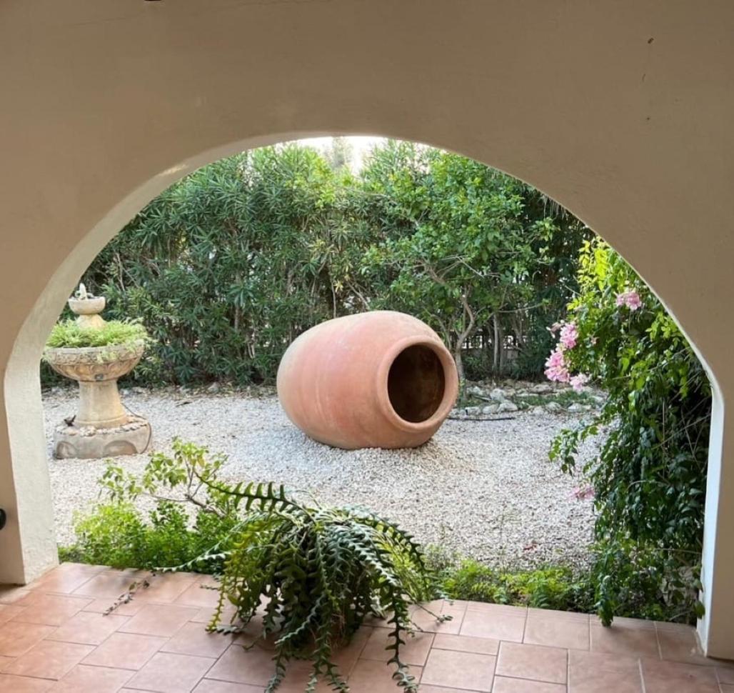 Cecylia Villa *