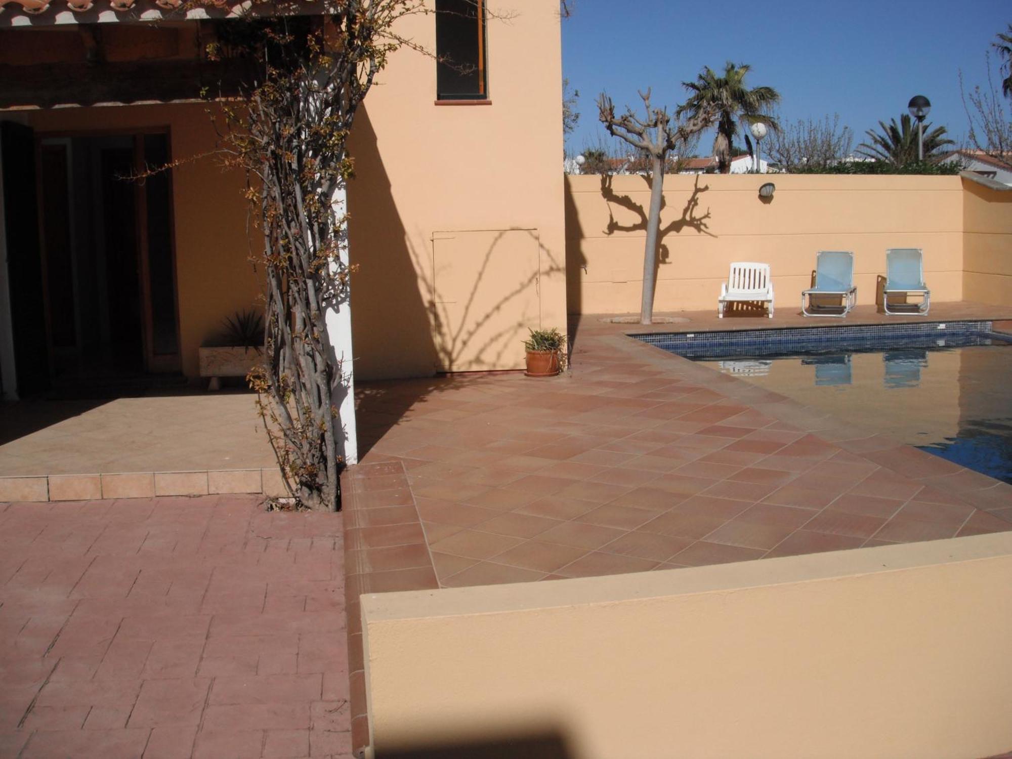 Holiday home Casa Familiar Con Piscina, Cerca De La Playa