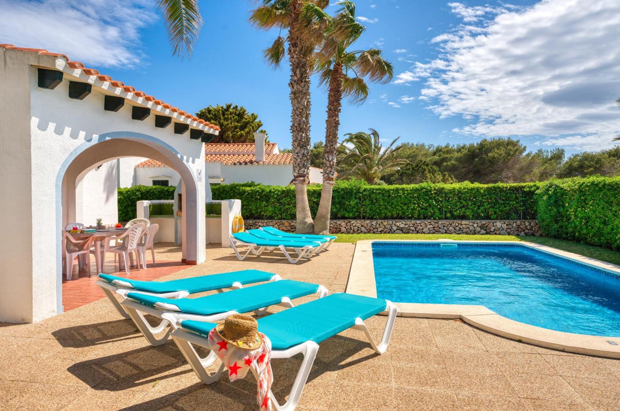 Jordi Bonita Con Piscina En Menorca Villa