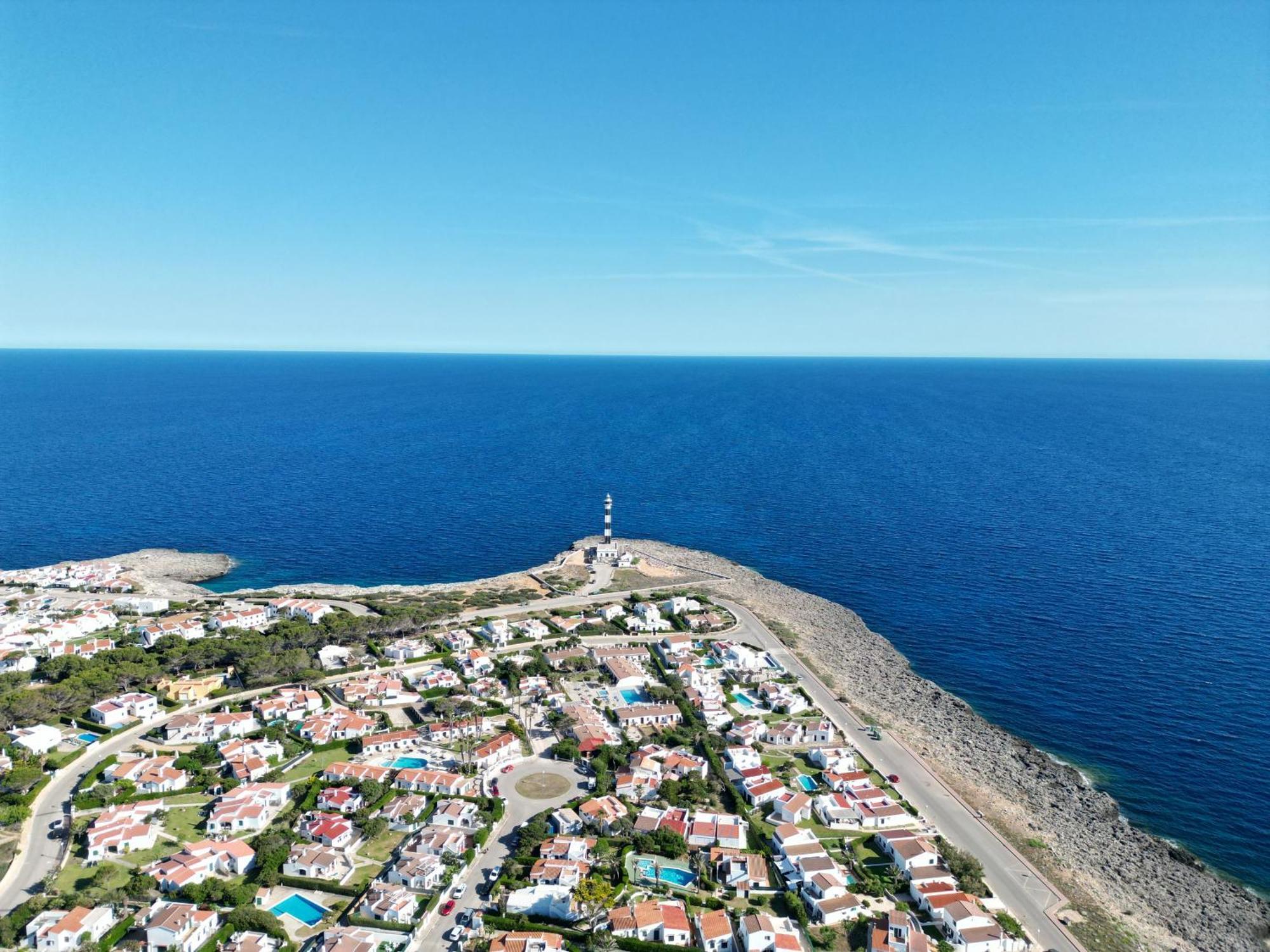 Menorcan Villa, Seaviews, Private Pool & Lush Yard Villa *