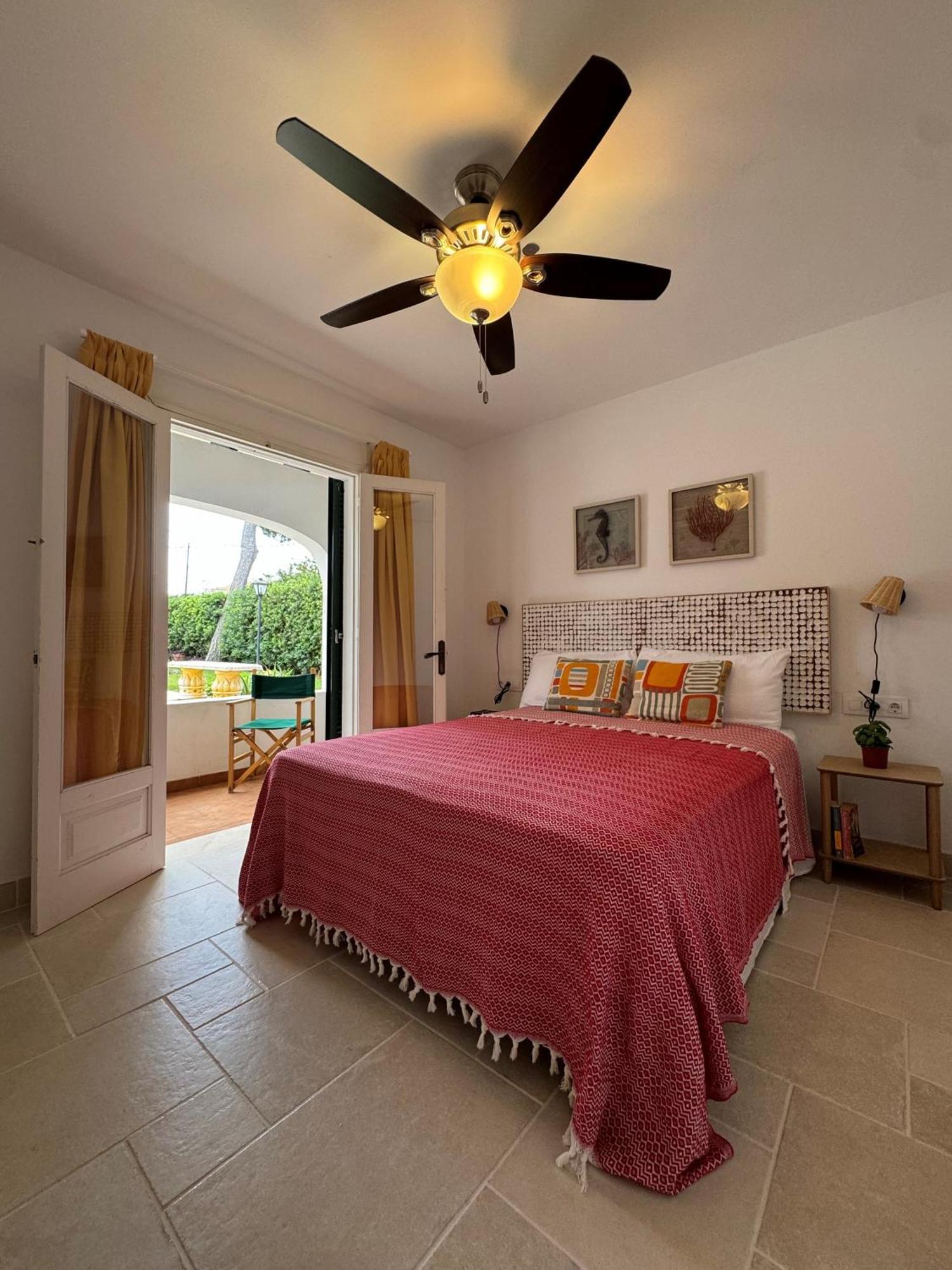 With Garden And Swimming And Apartamento Cala Blanca (Menorca)