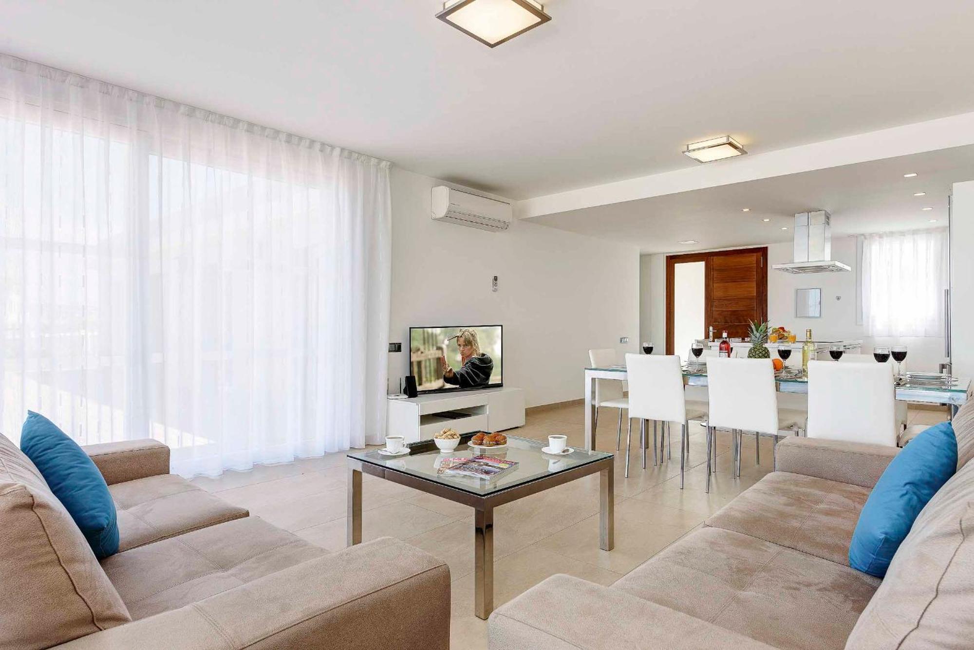 Esmeralda Sol Villa