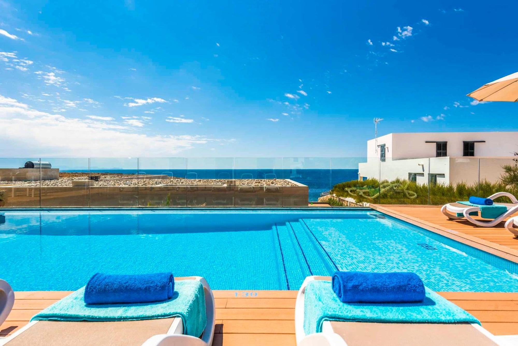 Esmeralda Sol Villa