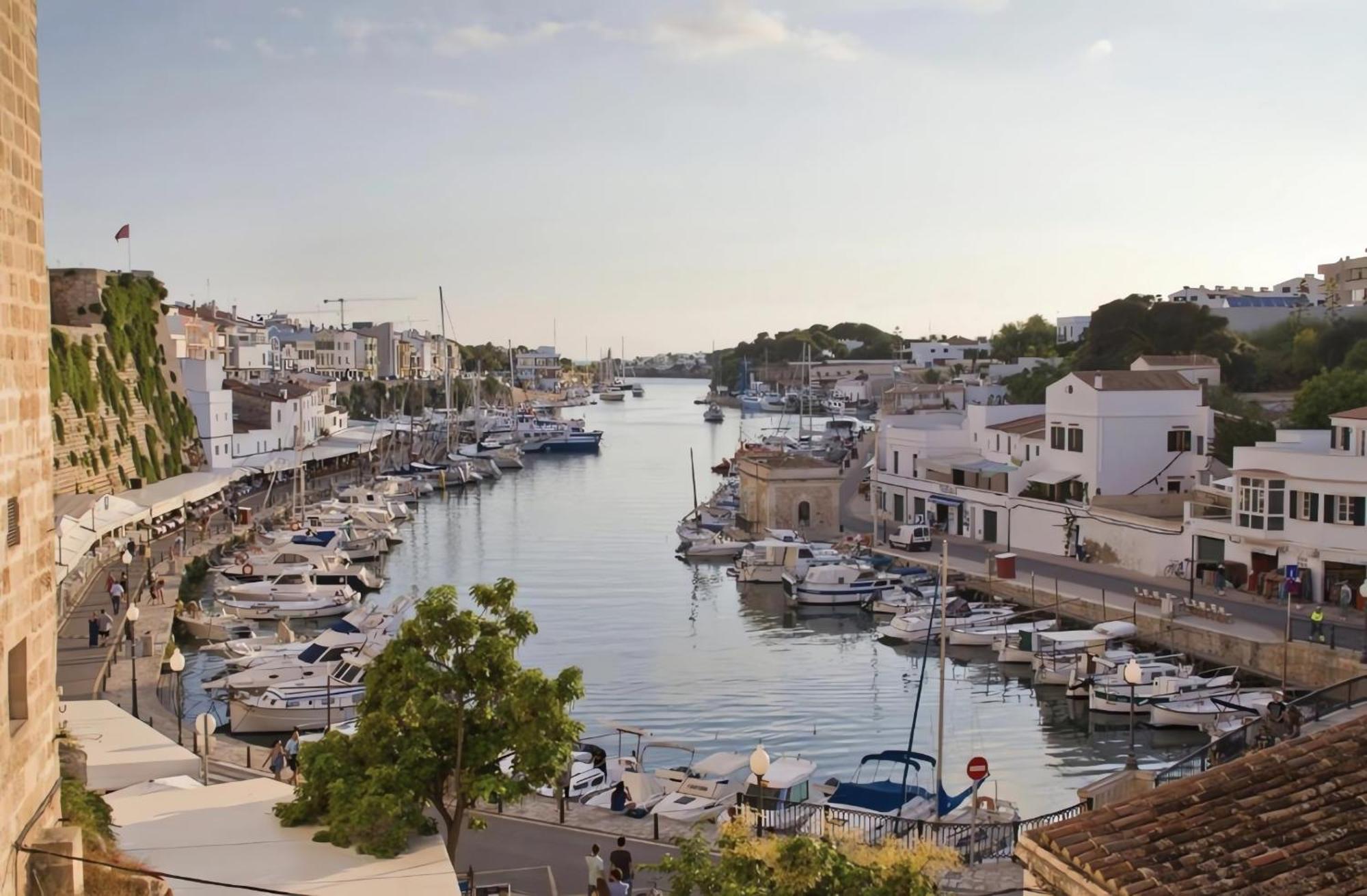 Viola Bosch Menorca * Cala'N Bosch (Menorca)