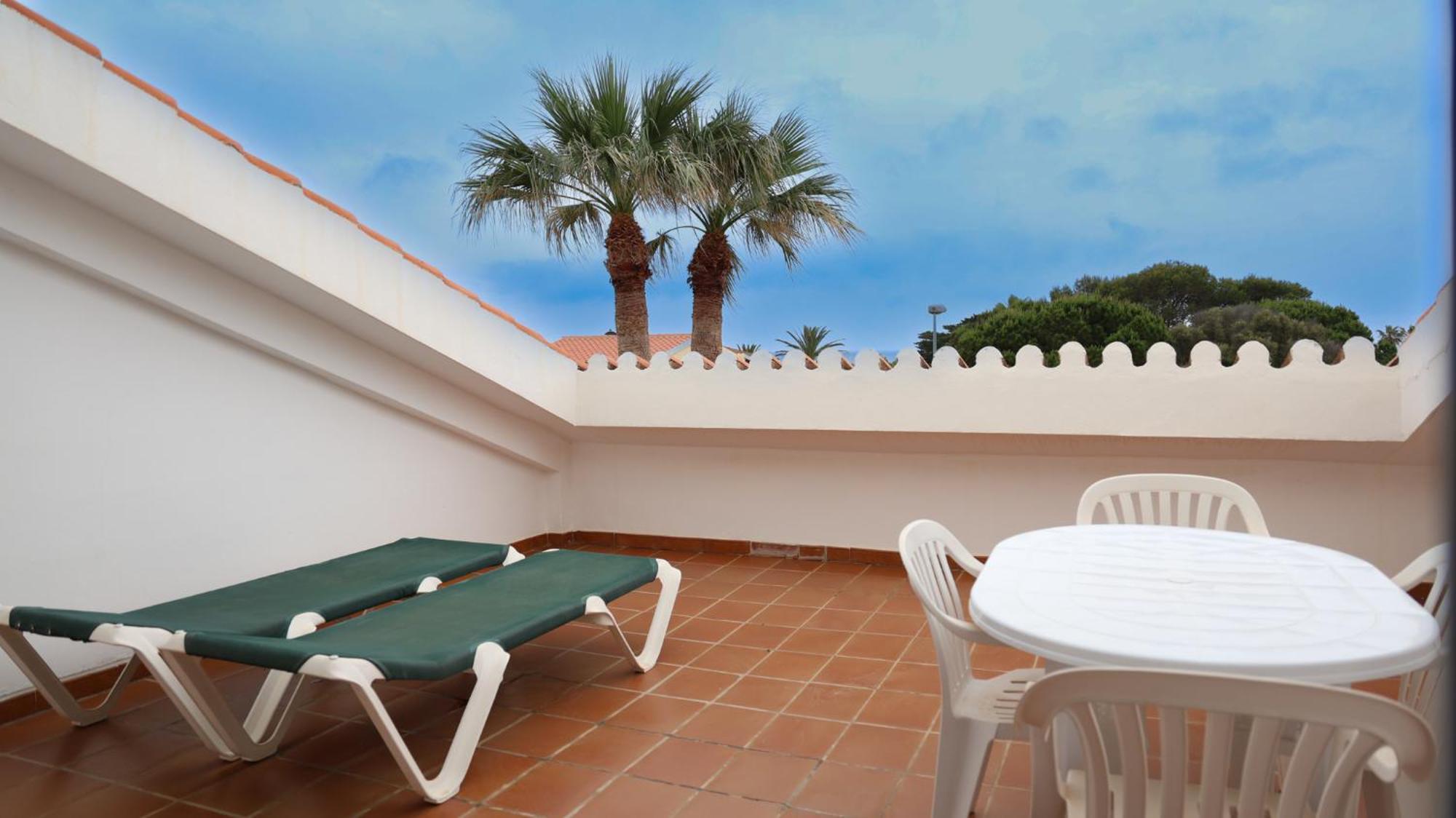 Nuramar Aparthotel 4*